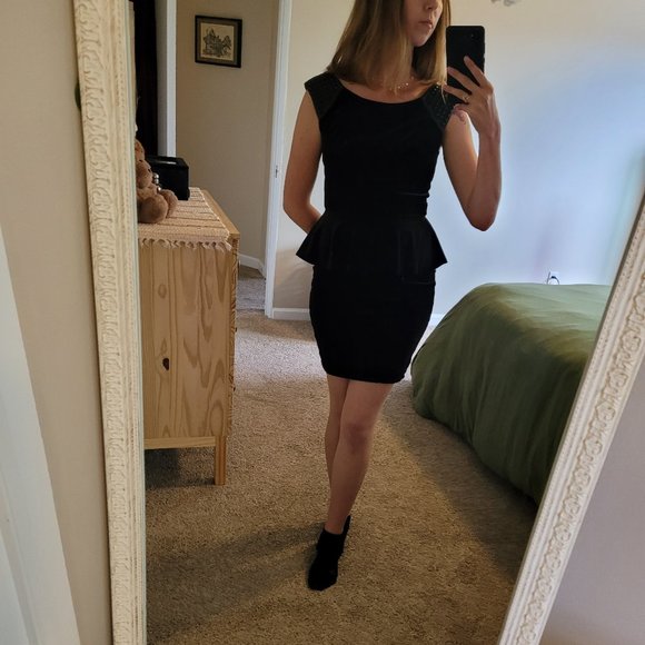 Guess Black Velvet Peplum dress - Picture 5 of 7